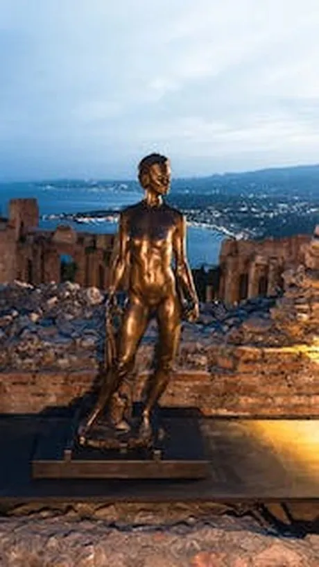 scultura al parfco archeologuico di Taormina